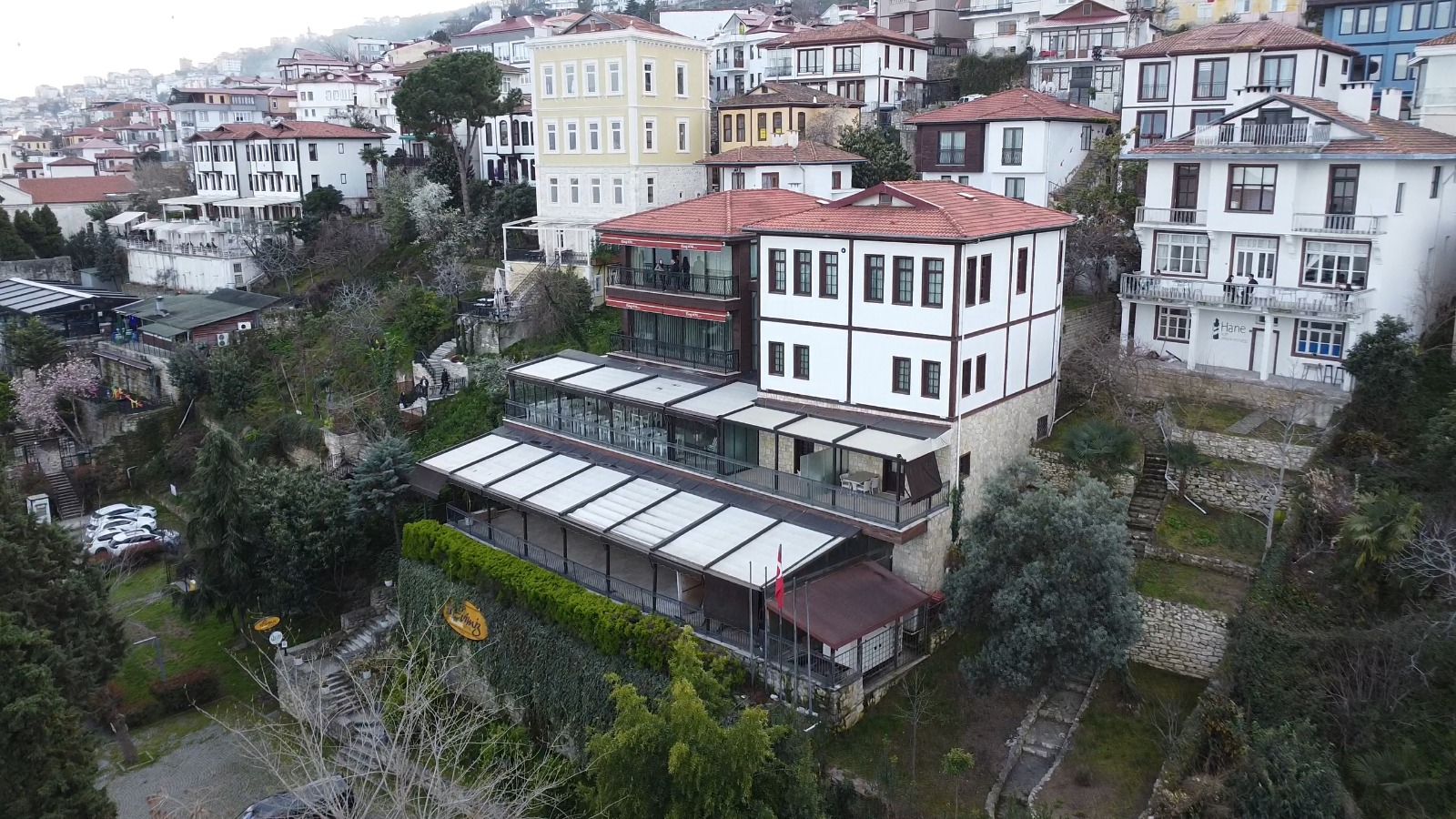 TAŞBAŞI MAHALLESİNDE SATILIK TARİHİ OTEL